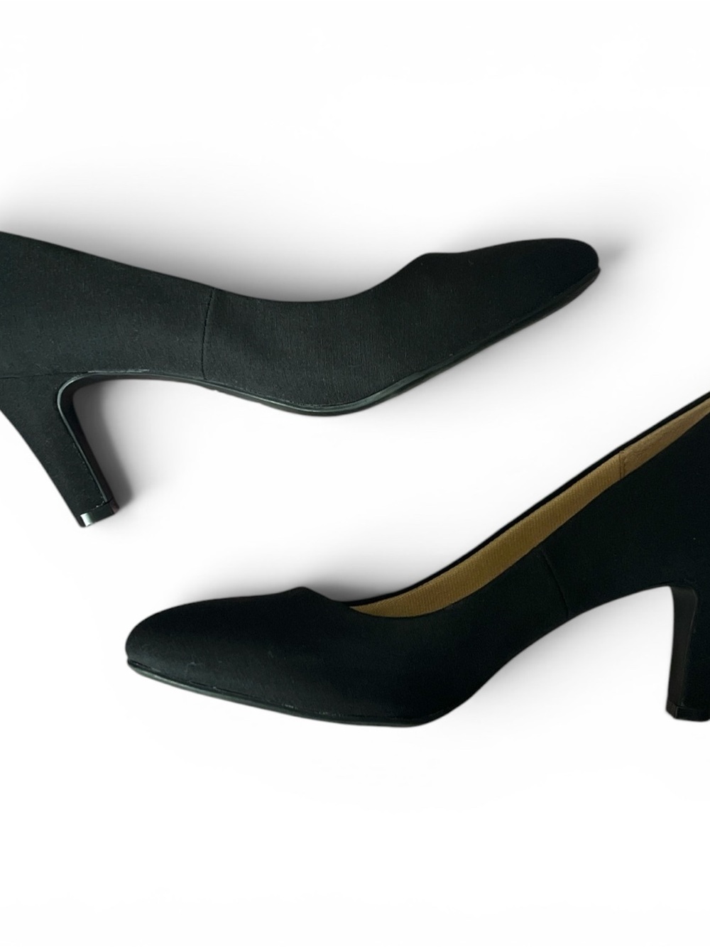 Abella Black Pointed-Toe Women's Pumps Size 7.5